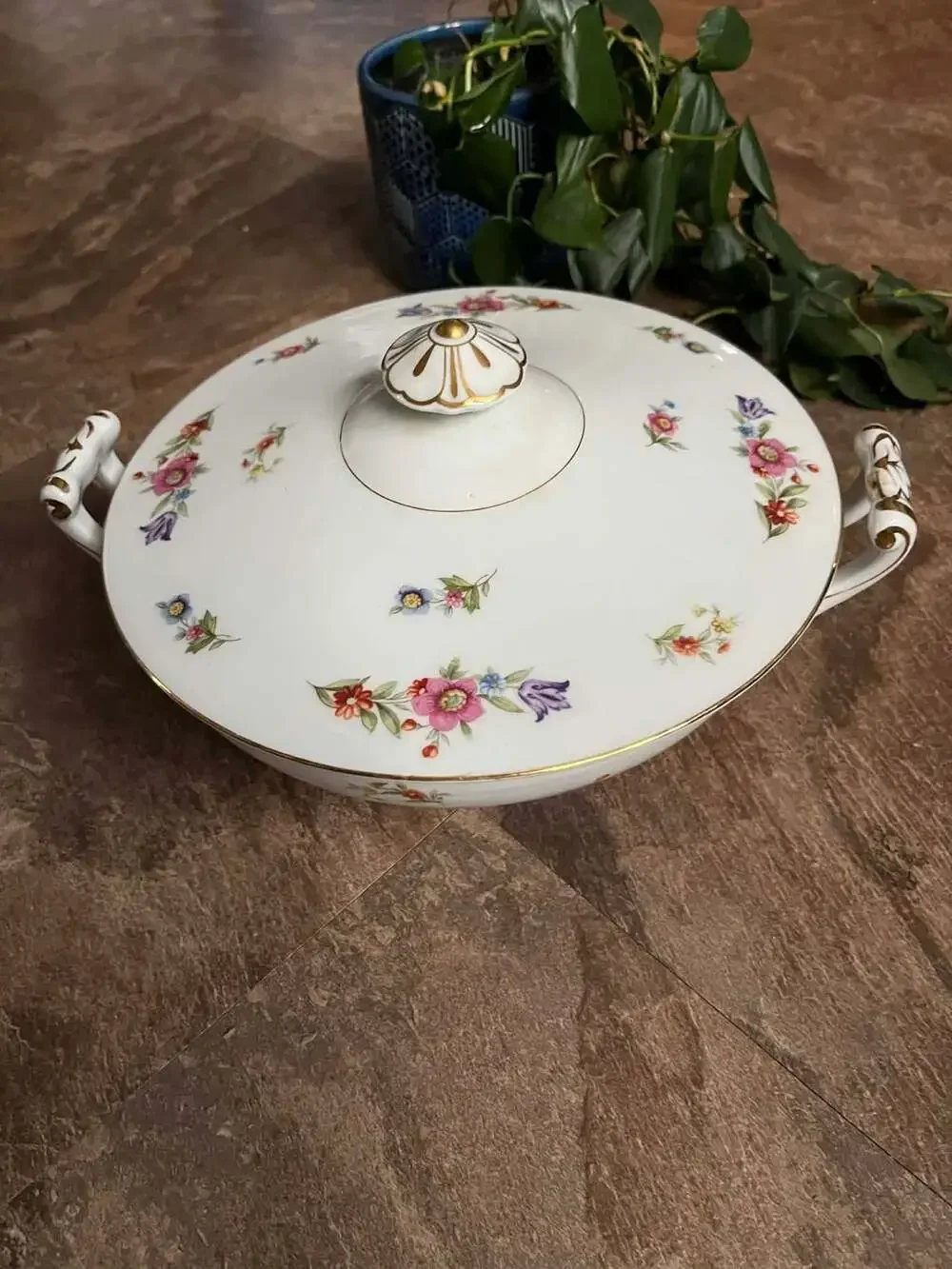 Wentworth Dresden Round Covered Vegetable Bowl Tureen 10